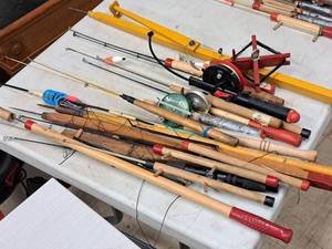 lot 443 image: Lot of (18) Assorted Ice Fishing Rods