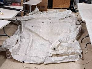 lot 492 image: King Canopy