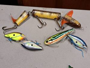 lot 516 image: Lot of (5) Assorted Fishing Lures