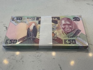 lot 100 image: Bank of Zambia Uncirculated Currency Bundle