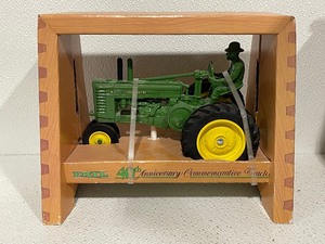 ERTL 40th Anniversary Commemorative 116 Scale John Deere Tractor