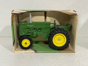 ERTL John Deere Model M Tractor 116 Scale