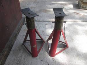 (GRN) Pair of 1 12 Ton Jack Stands...