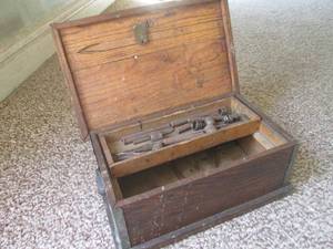 (DLR) Vintage Wood Tool Box with C...