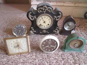 (DLR) Assorted Vintage Clocks...