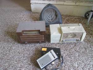 (DLR) Vintage Radios and Speaker...
