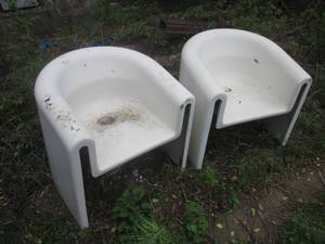 (OUT) 2 Fiberglass Chairs - Need Cl...