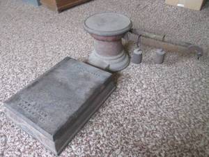 (DLR) Antique Howe Scale Co. Count...
