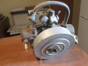 (P) Vintage Johnson Motor Co. Engin...