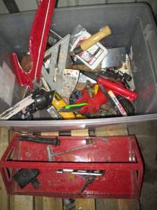 lot 83 image: Bottle jack, Dewalt cordless flashlight, Tool tray and an assortment of misc tools and supplies