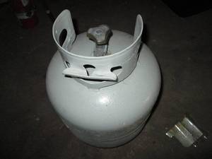 lot 84 image: Spare 20lb propane cylinder