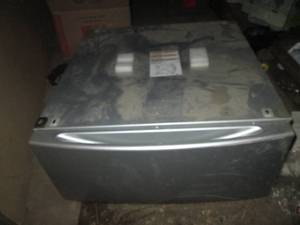 lot 94 image: WasherDryer pedestal base with divided drawer