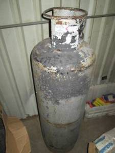 lot 102 image: 100lb spare propane cylinder