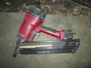 lot 107 image: Heavy duty pneumatic framing nailer