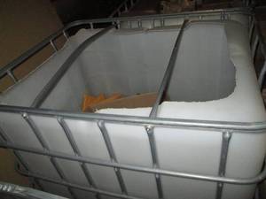 lot 144 image: Heavy Duty pallet size open top bulk holding tank