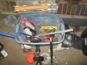 lot 173 image: Flooring tools, mallet, framing fuel and lots more