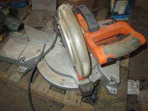 lot 190 image: Ridgid 10 15amp laser Compound beveling Miter Saw