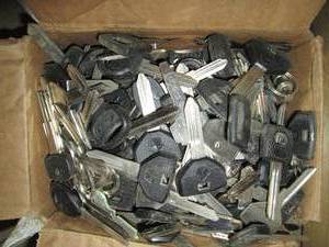 lot 192 image: Box of Assorted key blanks for automotive, household and other uses