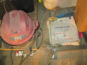 lot 197 image: Chrome air cleaner and 5-gallon shop vac