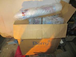 lot 198 image: Near full case of 40oz disposable cups