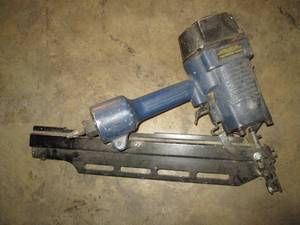 lot 212 image: Heavy duty pneumatic framing nailer