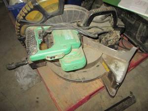 lot 216 image: Hitachi C12LCH compound beveling miter saw