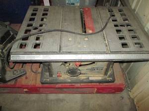 lot 220 image: Central Machinery 10 Table saw