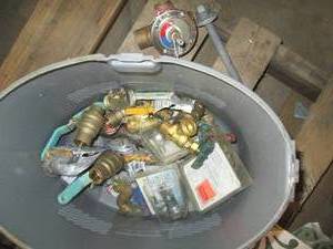 lot 222 image: Assorted plumbing supplies and fittings