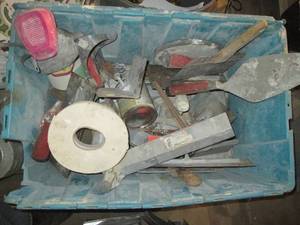 lot 226 image: Tote of masonry, drywall and flooring tools and supplies