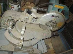 lot 227 image: Makita LS1013 10 Compound beveling miter saw