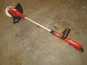 lot 235 image: Electric Black and Decker Grasshog weed whip