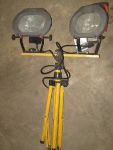 lot 242 image: HDX twin head work light with folding adjustable tripod base