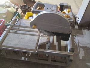 lot 251 image: Chicago Electric 2.5hp 10in Industrial TileBrick saw