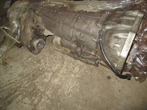 lot 4 image: 9BSA GM transmission...