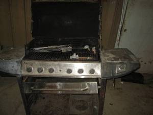 lot 5 image: Massive Brinkmann Pro Series 2720 Stainless Steel gas grill
