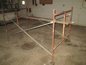 lot 12 image: 90 12in Wide scaffolding and crossbars on wheels