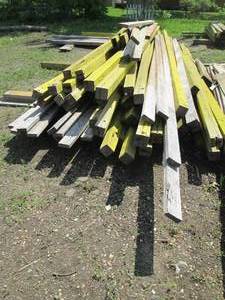 lot 16 image: Large pile of 14ft 44 and other assorted wood boards