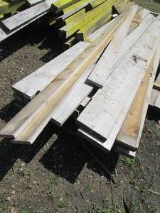lot 17 image: Bundle of assorted 14ft 24, 26, 210 boards