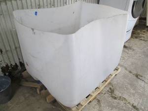 lot 38 image: Pallet size plastic bulk holding tank with content