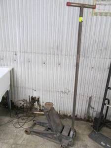 lot 39 image: Pittsburgh Automotive 3.5 ton hydraulic jack