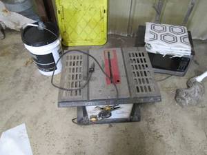 lot 40 image: Chicago Electric 13amp 19in industrial table saw, microwave and more