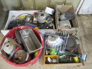 lot 41 image: Utility tub with assorted cleaners, paints and random misc