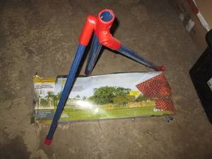 lot 266 image: Easy set up Volleyball and Badminton net