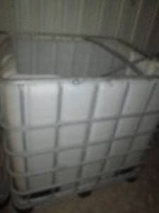 lot 273 image: Heavy Duty pallet size open top bulk holding tank
