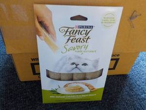 30 x 4 packs Natural Chicken in a Demi Glaze Purina Fancy Feast Savory Cat Treats retail $3 each
