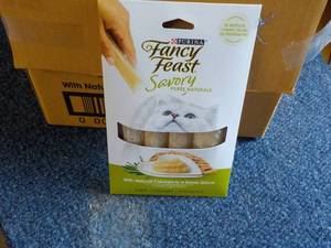 30 x 4 packs Natural Chicken in a Demi Glaze Purina Fancy Feast Savory Cat Treats retail $3 each