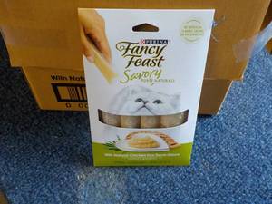 30 x 4 packs Natural Chicken in a Demi Glaze Purina Fancy Feast Savory Cat Treats retail $3 each