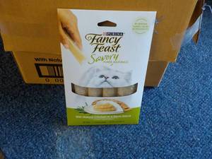 30 x 4 packs Natural Chicken in a Demi Glaze Purina Fancy Feast Savory Cat Treats retail $3 each