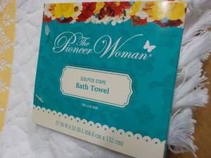 6 The Pioneer Women Sculpted Velour STRP Coral Bath Towels 27 x 52