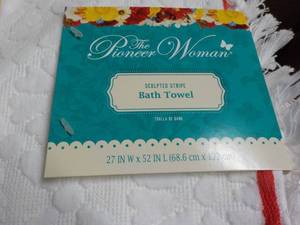 6 The Pioneer Women Sculpted Velour STRP Coral Bath Towels 27 x 52